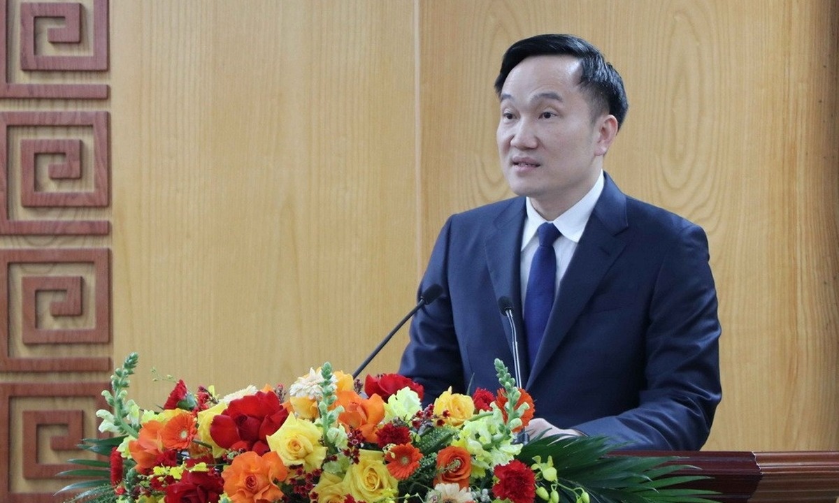 Uy vien Trung uong anh 2