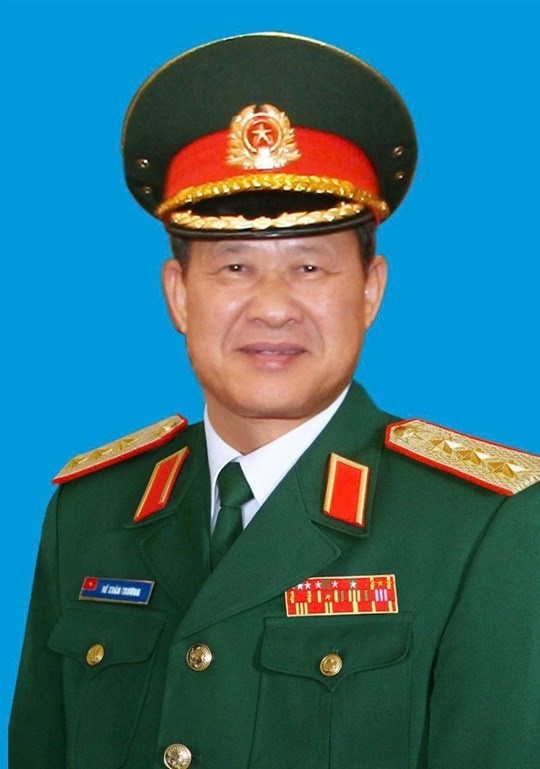 Chu tich,  cac vi Uy vien anh 6