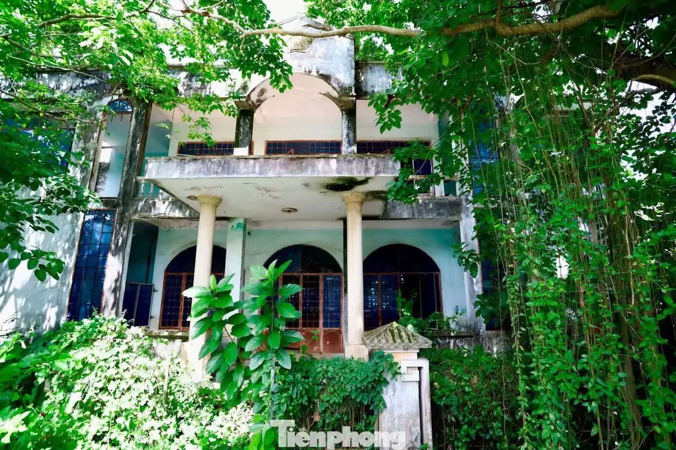 Hue thu hoi anh 2