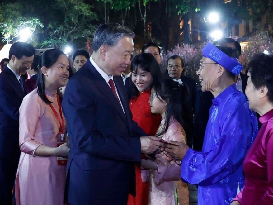 Tong Bi thu tham, chuc Tet Dang bo, chinh quyen, nhan dan thu do hinh anh