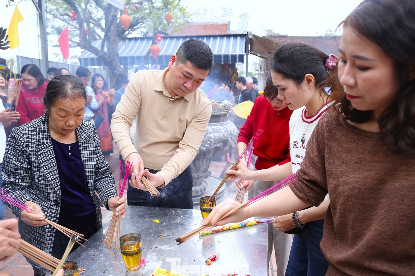 den Ong Hoang Muoi anh 2