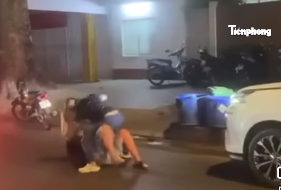 Hai tai xe vat lon, danh nhau giua duong gay xon xao ngay giap Tet hinh anh