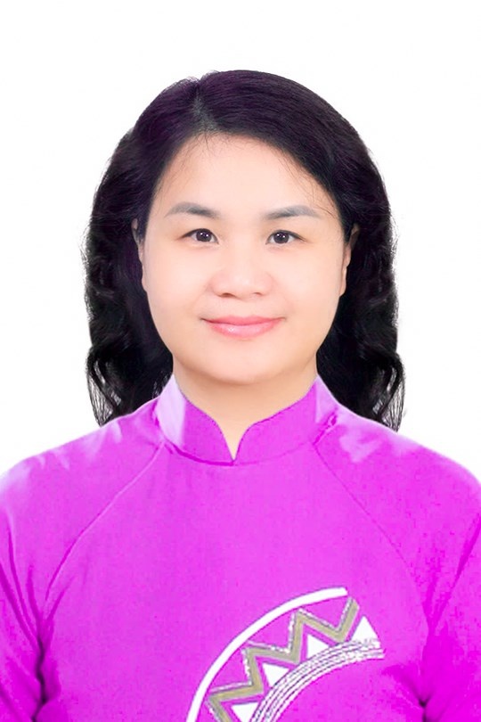 Chu tich,  cac vi Uy vien anh 8