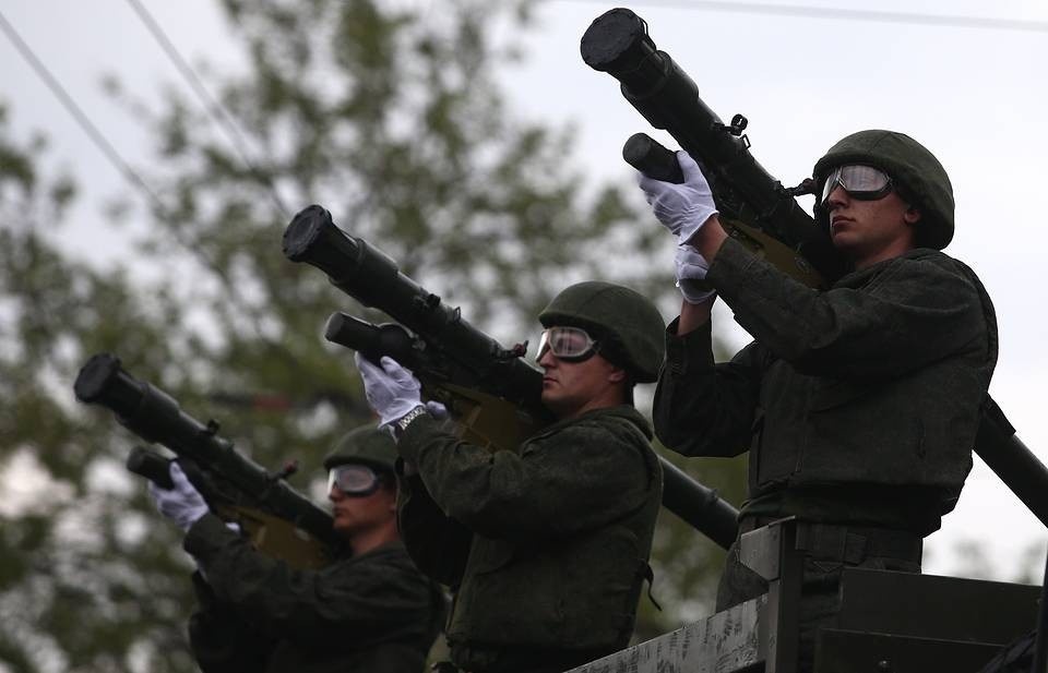 Iran ky thoa thuan bi mat voi Nga de mua hang nghin ten lua vac vai? hinh anh