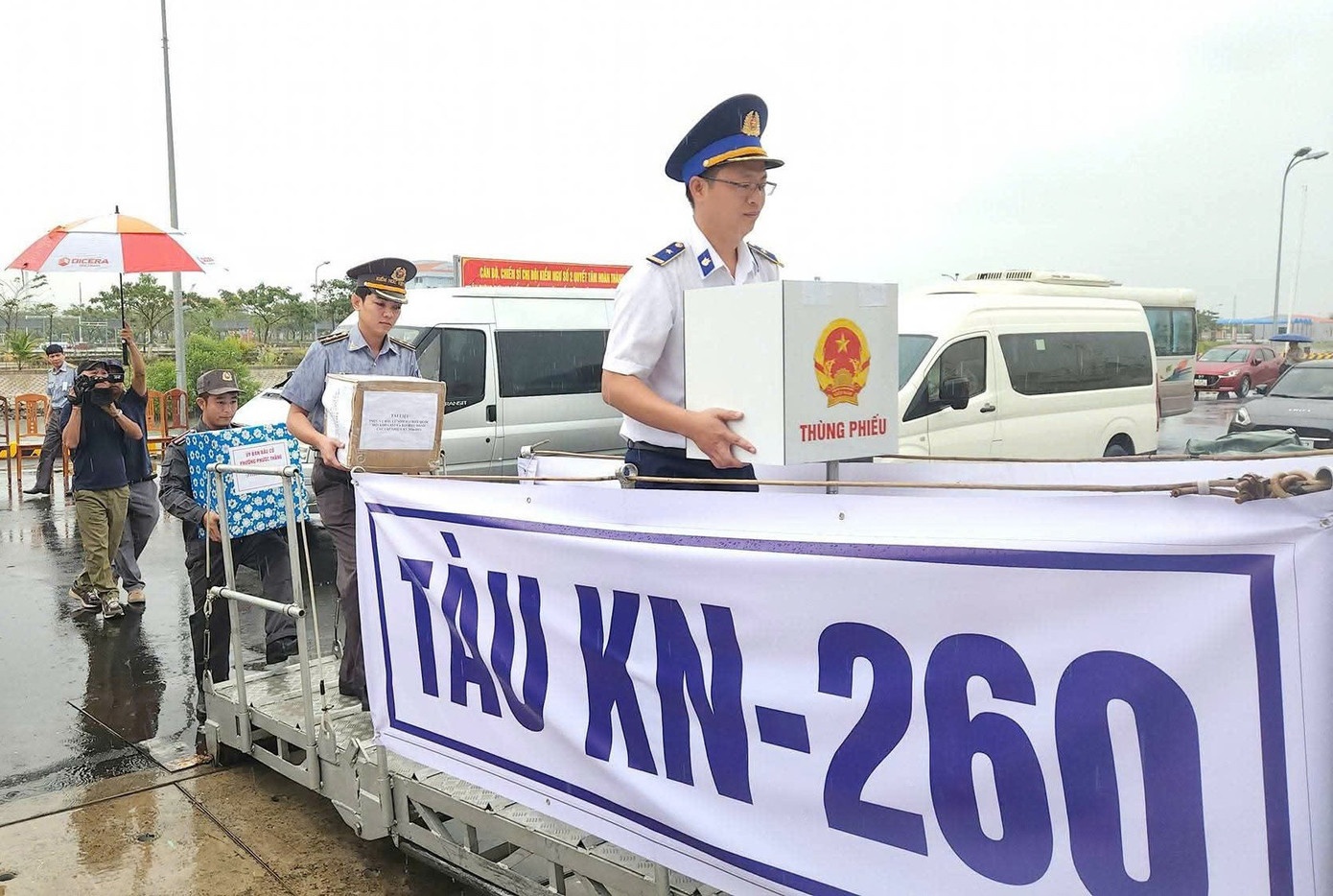 Hinh anh cac luc luong lam nhiem vu tren bien TP.HCM bau cu som hinh anh