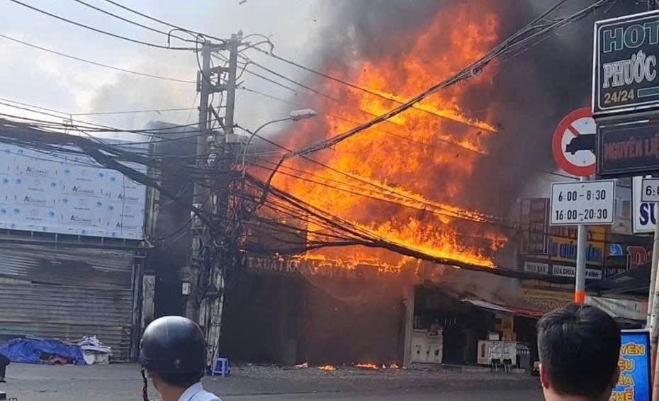 Lien tiep chay co so san xuat, Cong an TP.HCM khuyen cao 'nong' hinh anh