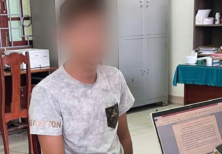 Nam thanh nien dung clip nhay cam de doa, cuong dam nguoi yeu cu hinh anh