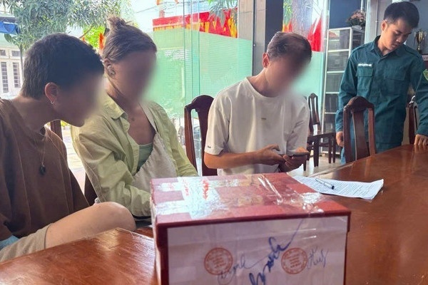 Da Nang: Phat hien nguoi nuoc ngoai dieu khien flycam trai phep hinh anh