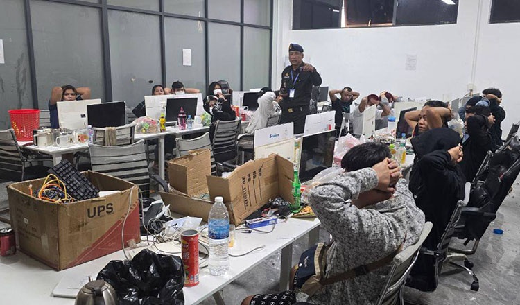 Hang tram nguoi Kenya 'bi lua' mac ket o Campuchia hinh anh