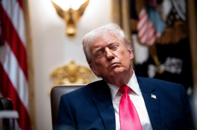 Nhieu nguoi My lo ngai ve tuoi tac cua Tong thong Trump hinh anh