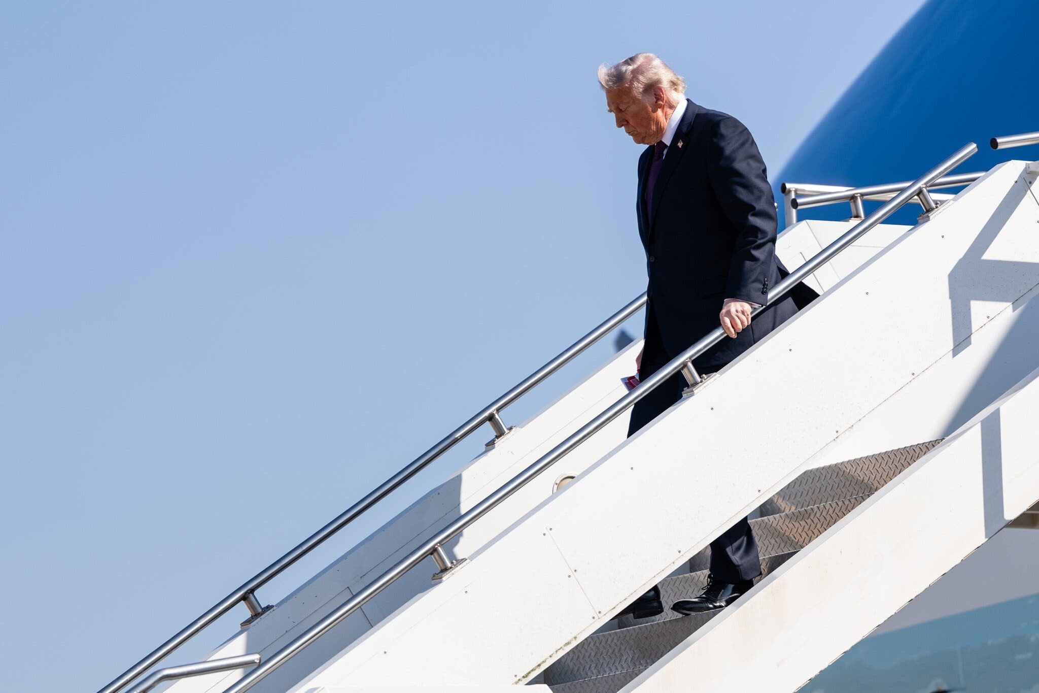 TT Trump: Lanh dao moi cua Iran muon doi thoai hinh anh