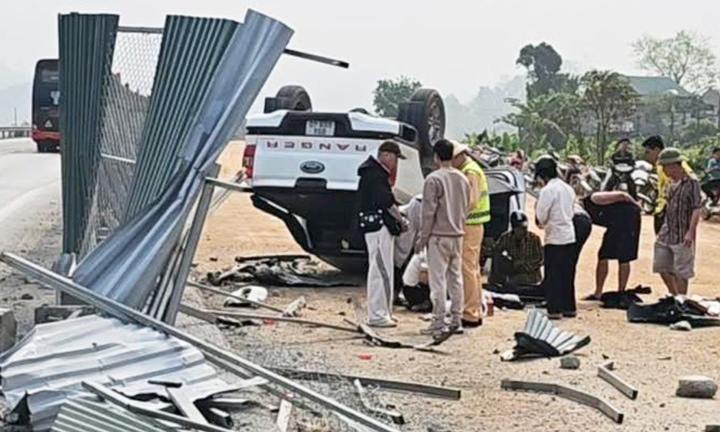 Xe ban tai dam rao ton tren cao toc, mot nguoi tu vong hinh anh