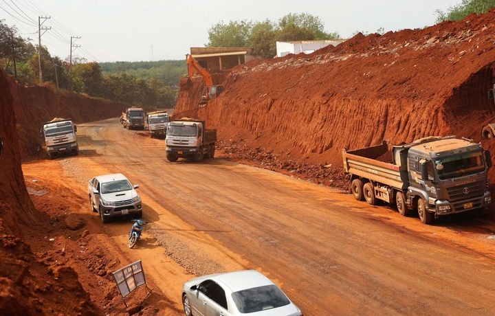 De xuat tam dung tuyen duong khien 8 nha dan 'treo cao' o Dong Nai hinh anh