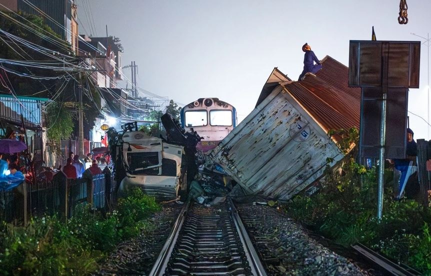 Su that sau nhung vu tai nan xe tai tham khoc hinh anh