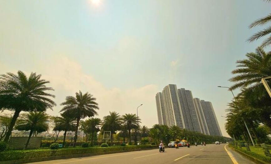 Dau xuan mien Bac nang 34°C, oi buc nhu giua he hinh anh