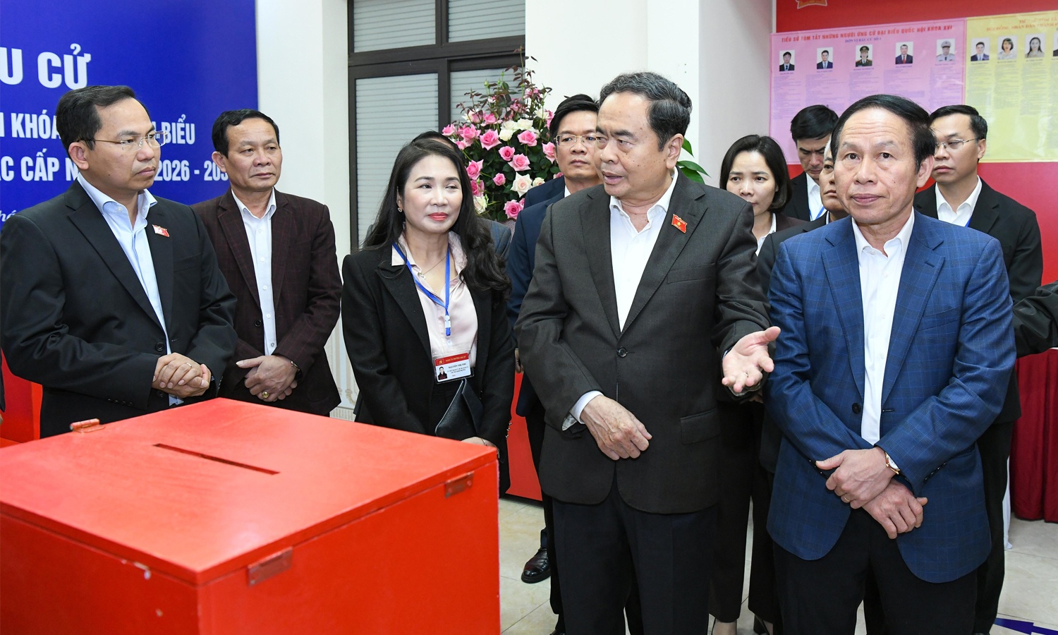 Ly do tang Dai bieu Quoc hoi hoat dong chuyen trach khoa XVI hinh anh