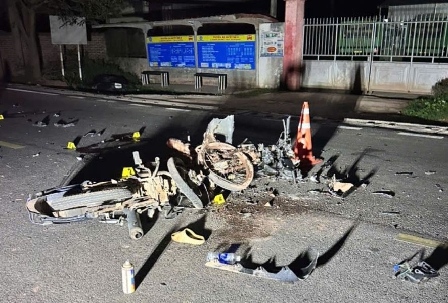 Tai nan nghiem trong giua hai mo to, 4 thanh nien tu vong hinh anh