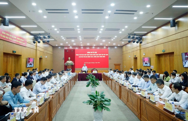 Ban Chinh sach anh 3