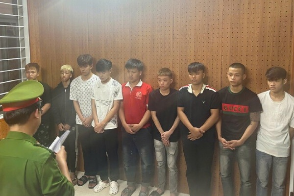 Nhom thanh thieu nien cam hung khi truy duoi lam mot nguoi tu vong hinh anh