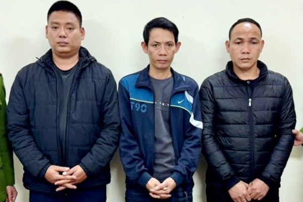 Bat khan cap 3 doi tuong danh tai xe xe tai nhap vien o Hai Phong hinh anh