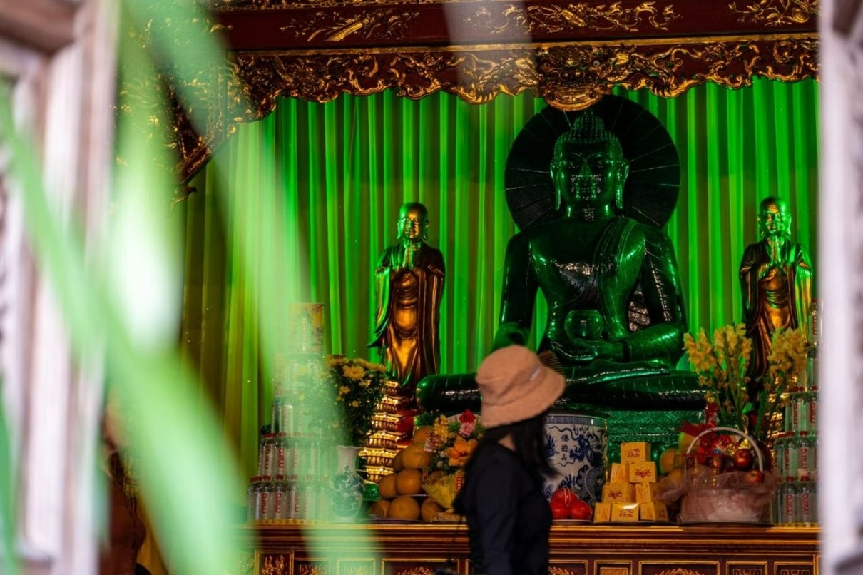 Can canh tuong Phat ngoc nguyen khoi lon nhat Viet Nam hinh anh