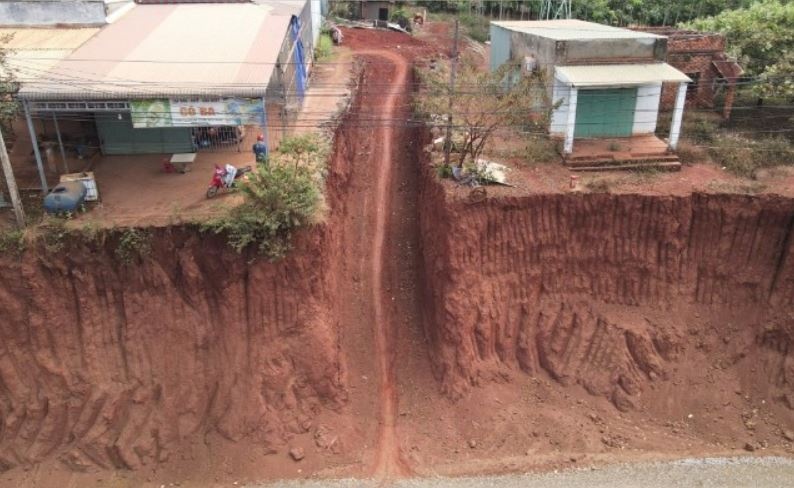 Tinh uy Dong Nai yeu cau bao cao vu 8 nha dan ben 'bo vuc' hinh anh