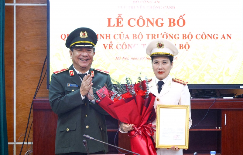 Dai ta Nguyen Thi Thu Hang giu chuc Pho Cuc truong Truyen thong CAND hinh anh