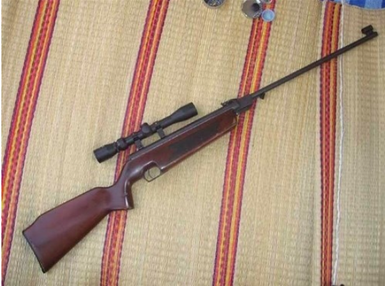 Mau thuan luc an nhau, ga dan ong ban chu ruot guc tren via he hinh anh