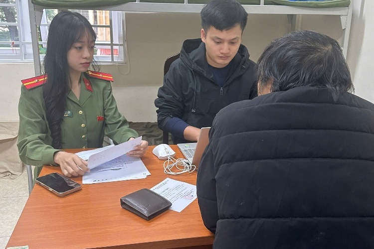 CAHN xu ly nguoi dan ong dang tin sai su that ve lanh dao thanh pho hinh anh