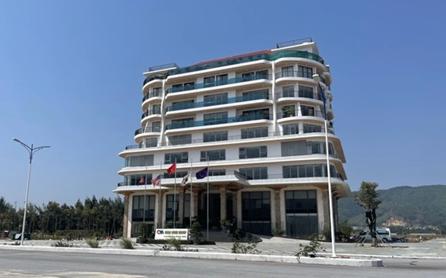 Bat giam doc Cong ty TNHH Quan Minh, thu giu nhieu vu khi quan dung hinh anh