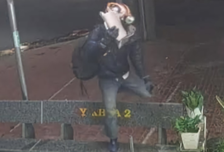 Cong an truy tim thanh nien vao tiem vang co bieu hien bat thuong hinh anh