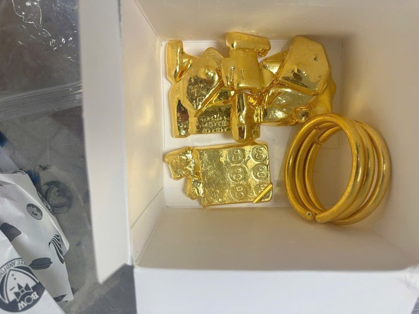 vận chuyển trái phép, gần 13 kg vàng, Nội Bài ảnh 4 van chuyen trai phep, gan 13 kg vang, Noi Bai anh 4