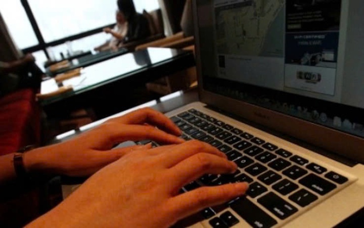 Sap bay 'chat sex' tren mang, nguoi phu nu o Ha Noi bi lua nua ty dong hinh anh