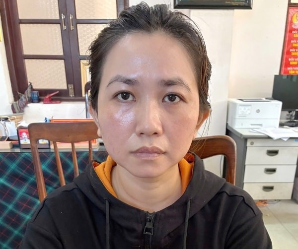 Khoi to,  nguoi phu nu,  Trom 280 chi vang anh 1