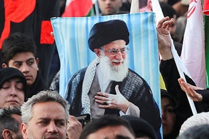 Ly do Lanh tu Toi cao Khamenei tu choi su bao ve dac biet hinh anh