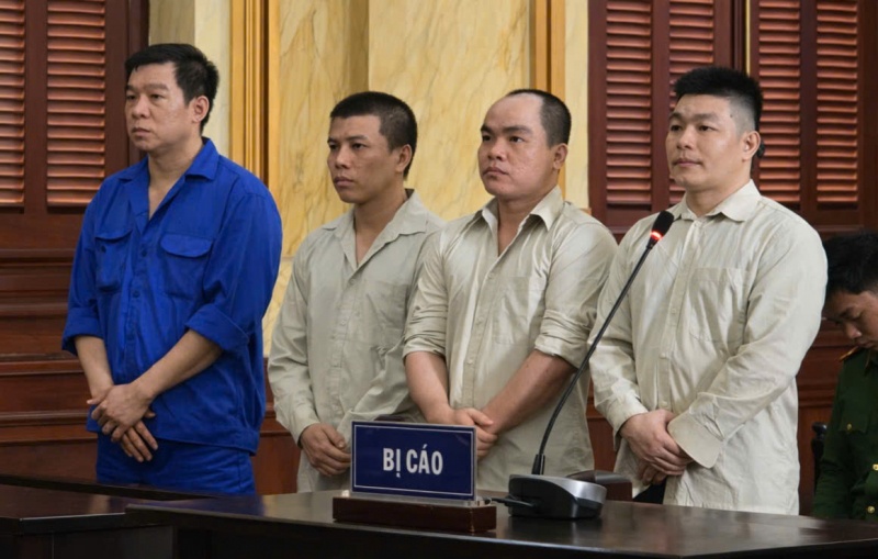 Xet xu doi tuong,  chia sung,  ep giam doc,  chi nhanh ngan hang anh 1