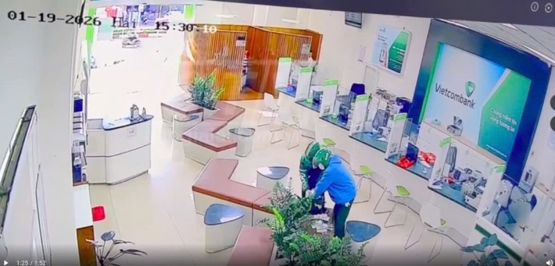 Ngan hang Vietcombank,  Giam doc Vietcombank,  Chu tich Vietcombank,  Cuop tien Vietcombank,  Cuop vang Vietcombank anh 1