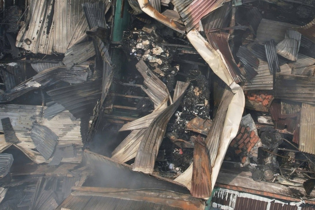 Lua chay lan nhieu nha trong hem nho o TP.HCM hinh anh