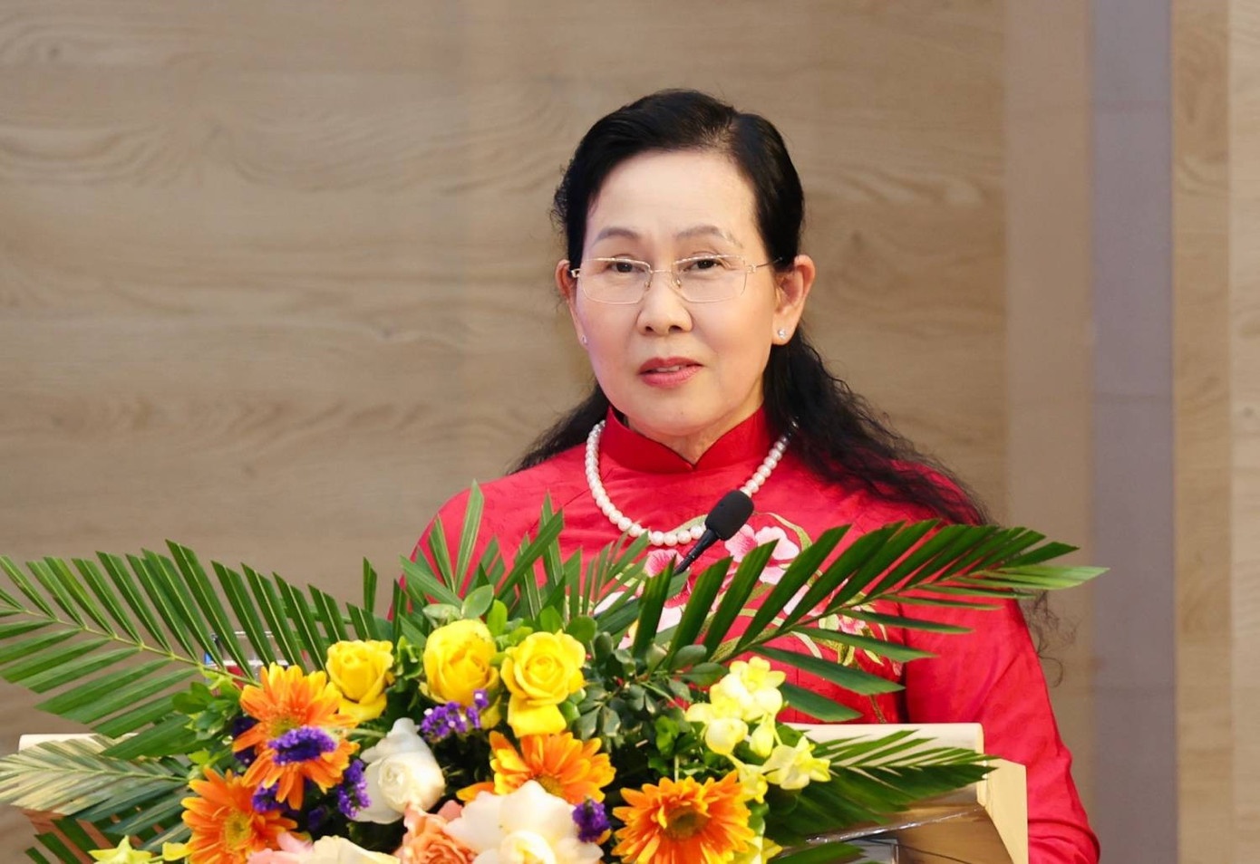 Ba Le Thi Thuy duoc bau giu chuc Chu tich Hoi LHPN Viet Nam hinh anh