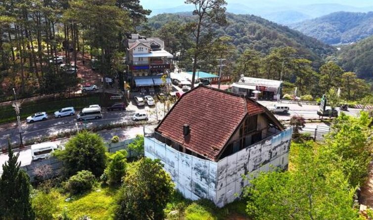 Can canh biet thu, nha dat 'vang' bo hoang o Ða Lat hinh anh