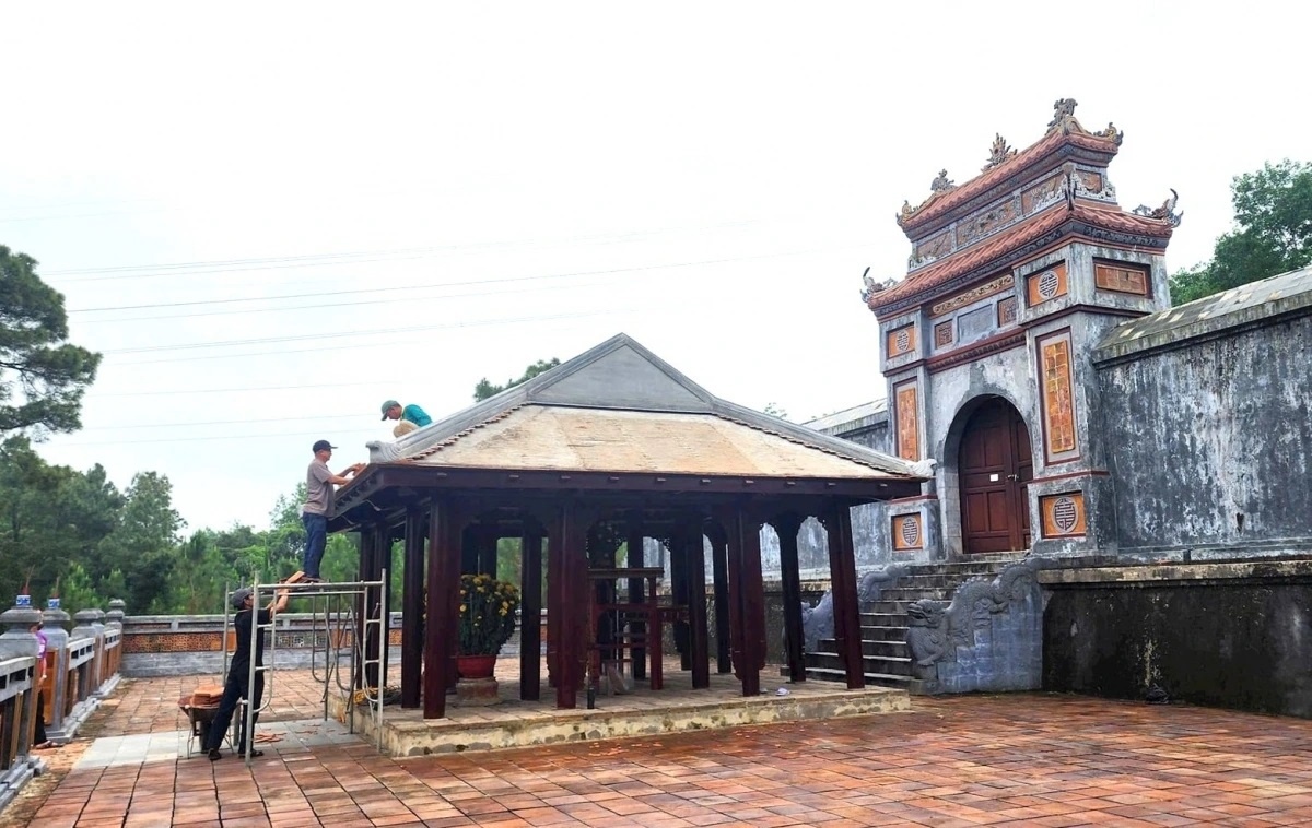 Do cong trinh trai phep truoc lang mo Hoang thai hau Tu Du hinh anh