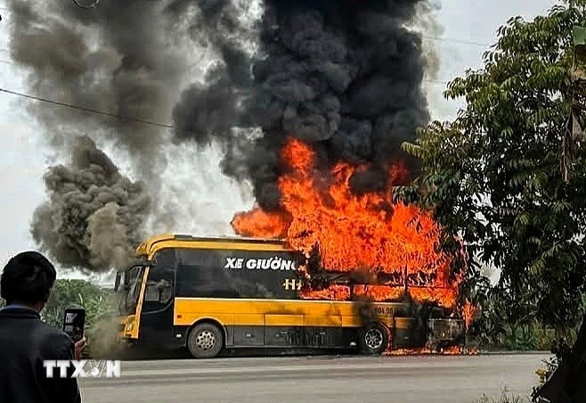 Hoa hoan,  thieu rui xe khach anh 1