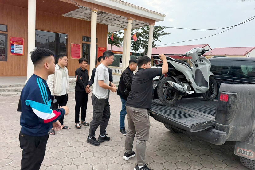 day thung,  keo xe may,  trong dem anh 2