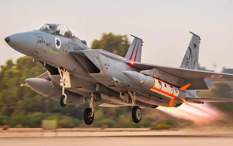 Ten lua bi an duoc Israel su dung de am sat lanh dao toi cao Iran hinh anh