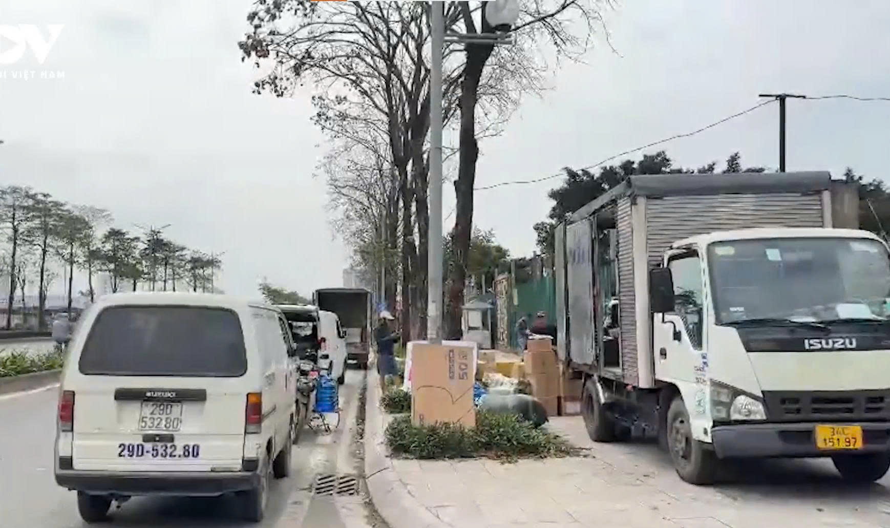 Ha Noi lap chot xu ly xe tai chiem duong Pham Tu hinh anh