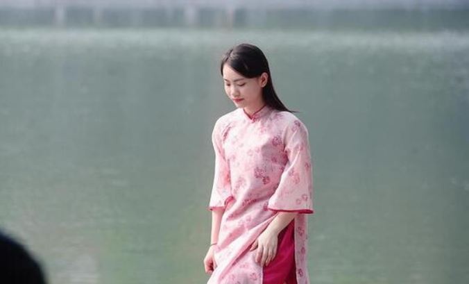 Bac Bo hung nang truoc khi tai dien mua phun va suong mu hinh anh