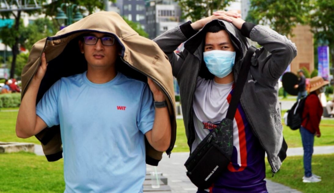 Nam Bo nang nong cuc bo, mien Bac don khong khi lanh hinh anh