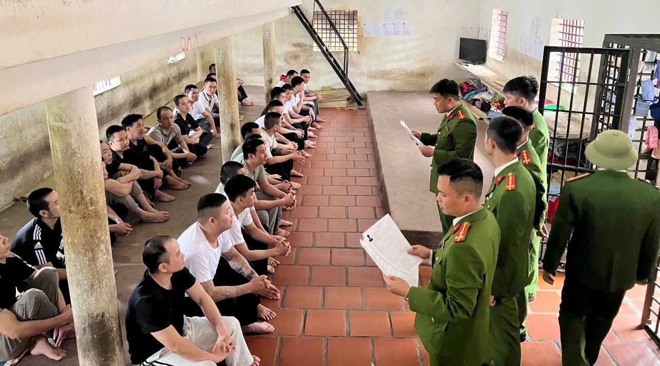 To bau cu truc tiep mang hom phieu den tung khu giam giu de thuc hien hinh anh