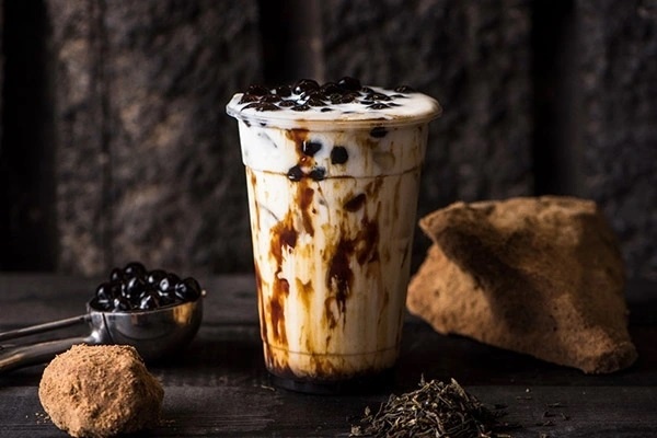 13 hoc sinh cap cuu, nghi ngo doc tra sua hinh anh