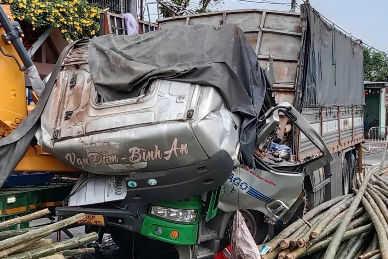 Xe tai bien dang ky quai, phu xe tu vong hinh anh